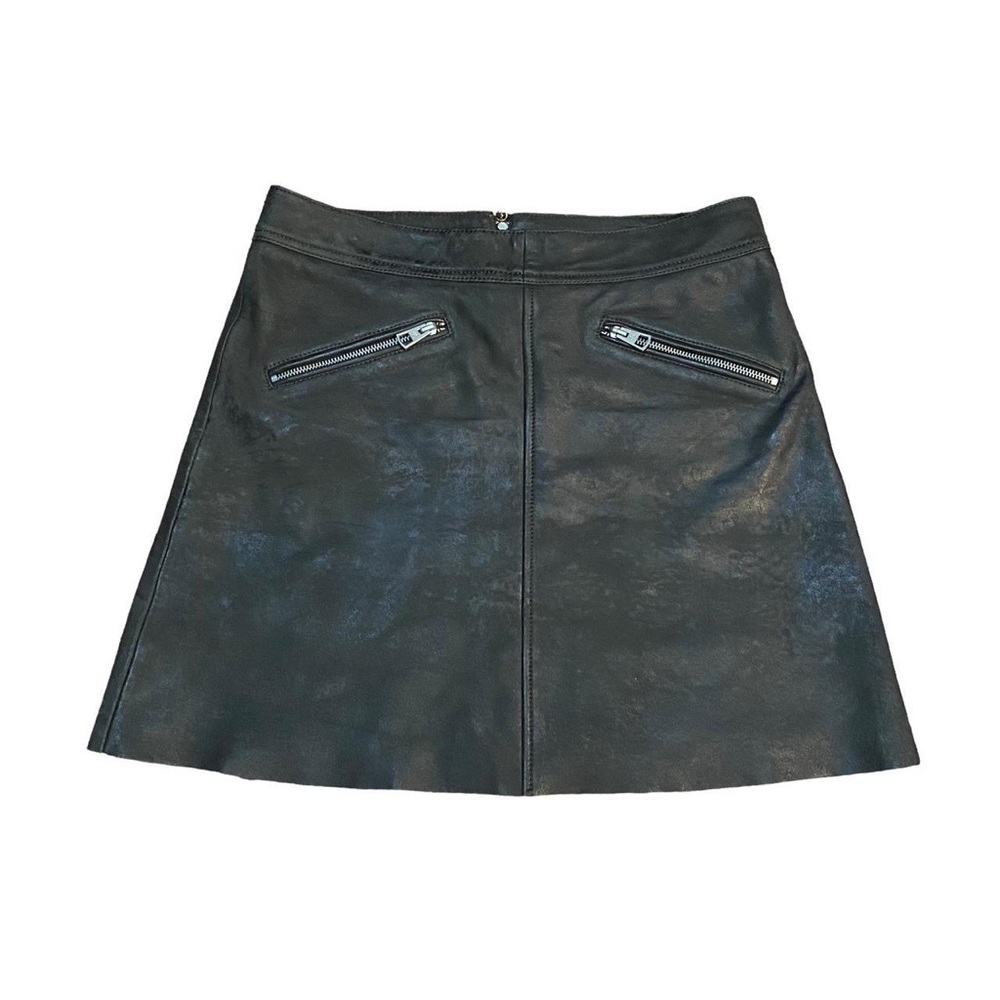 Vintage Italian Black Leather Skirt ⋆｡‧₊°♱༺𓆩❦︎𓆪༻♱༉‧₊˚.